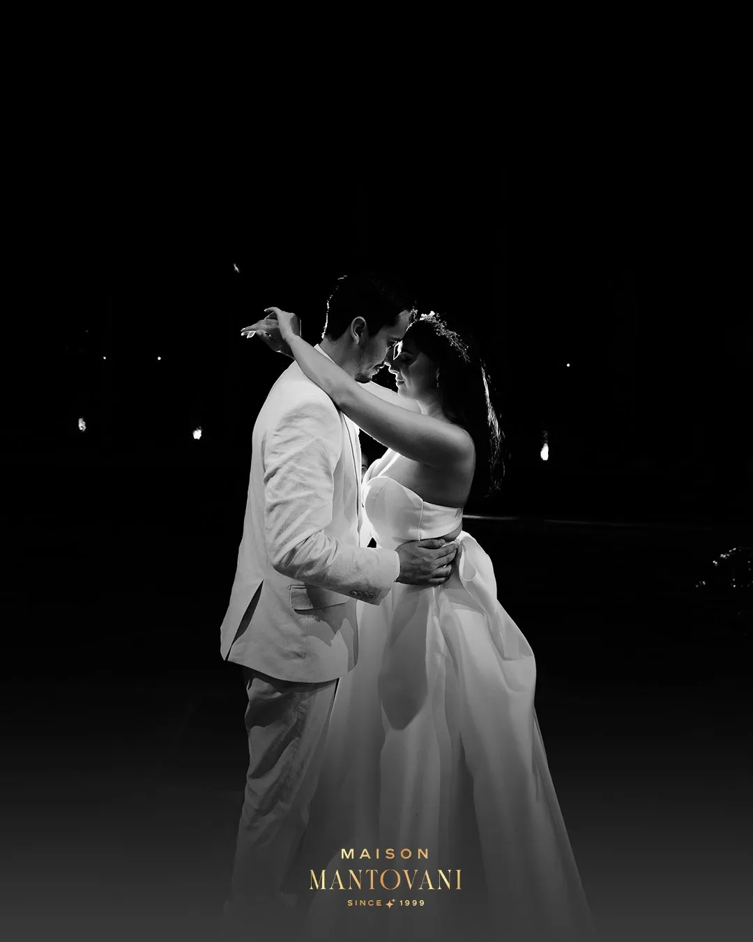 Casal dançando, preto e branco