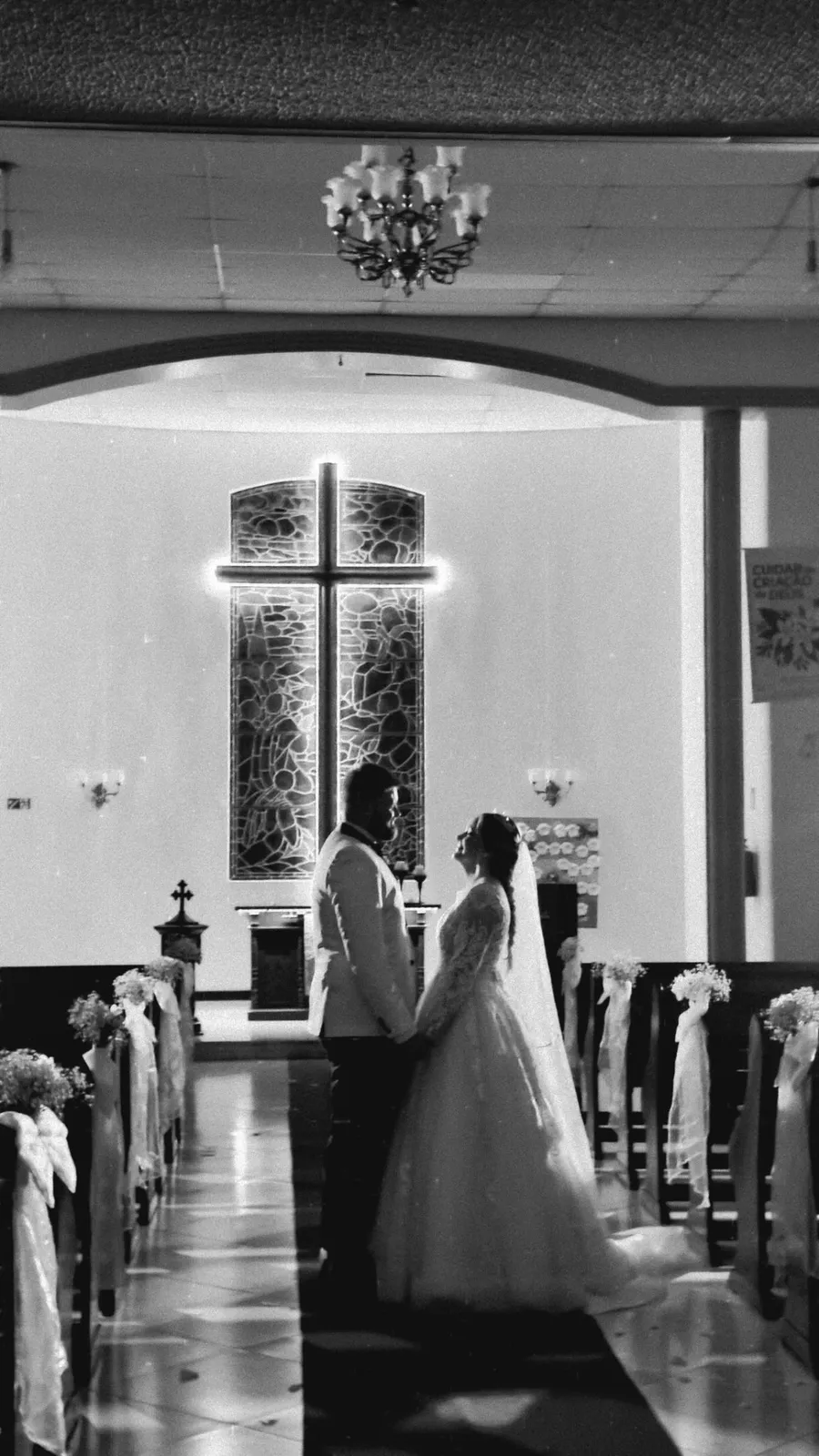 Casal no altar, fotografia preto e branco